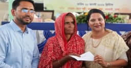 তিন দশক পর বেদে পল্লীতে ঢাকার জেলা প্রশাসক