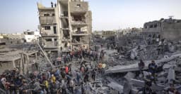 গাজায় এক ভবনের ধ্বংসস্তূপ থেকেই উদ্ধার ৪৫ মরদেহ