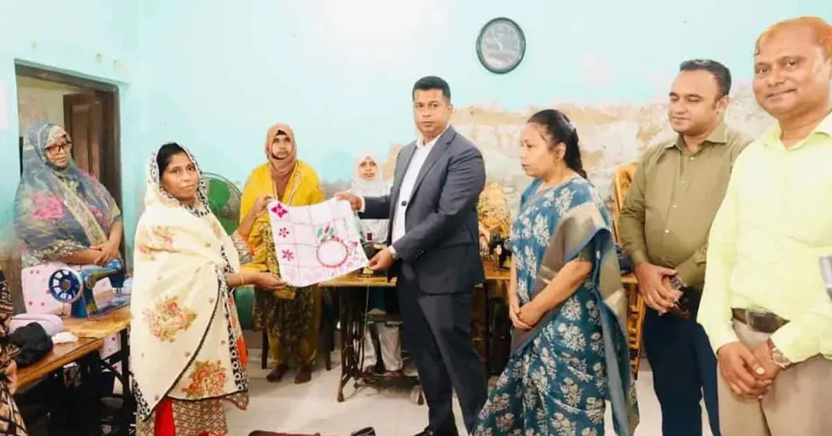 চট্টগ্রামে ডিসির উদ্যোগে ২০ নারী পাচ্ছেন সেলাই মেশিন