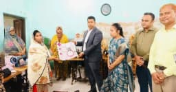 চট্টগ্রামে ডিসির উদ্যোগে ২০ নারী পাচ্ছেন সেলাই মেশিন