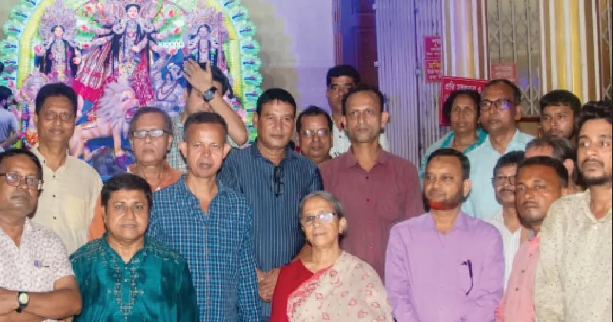 ময়মনসিংহের দুর্গাবাড়ি পূজামণ্ডপ পরিদর্শন করেন মৎস্য ও প্রাণিসম্পদ উপদেষ্টা