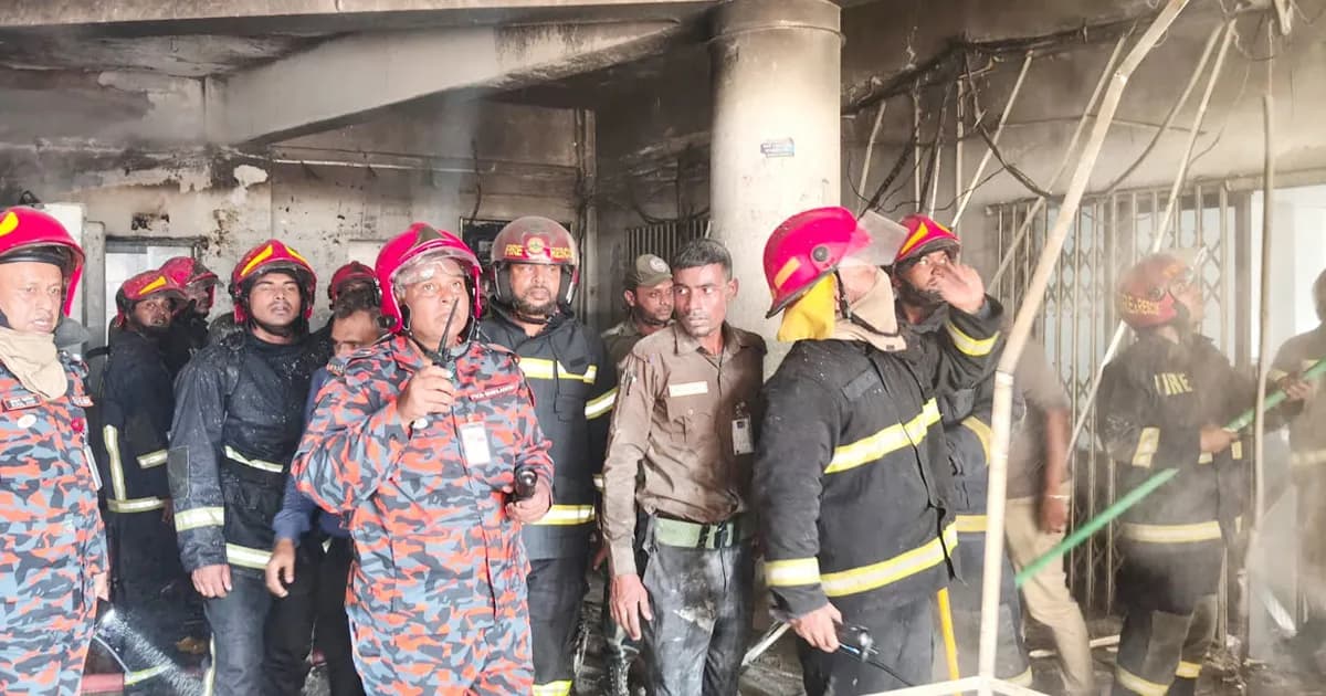 শাহবাগে বিএমইউয়ে আগুন, ফায়ার সার্ভিসের চেষ্টায় নিয়ন্ত্রণে
