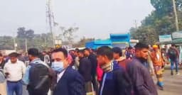 ঢাকা ময়মনসিংহ মহাসড়কে অটোরিকশা চালকদের সড়ক অবরোধ