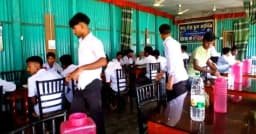 ২০ টাকায় খিচুড়ি-পরোটা, শিক্ষার্থীদের ভরসা ছাবেদের ক্যান্টিন