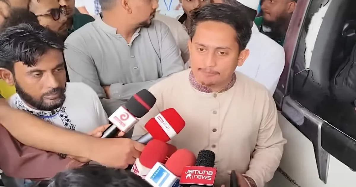 হামলার সময় দর্শক ছিল সামনে-পেছনে-রাস্তার পাশে থাকা পুলিশ