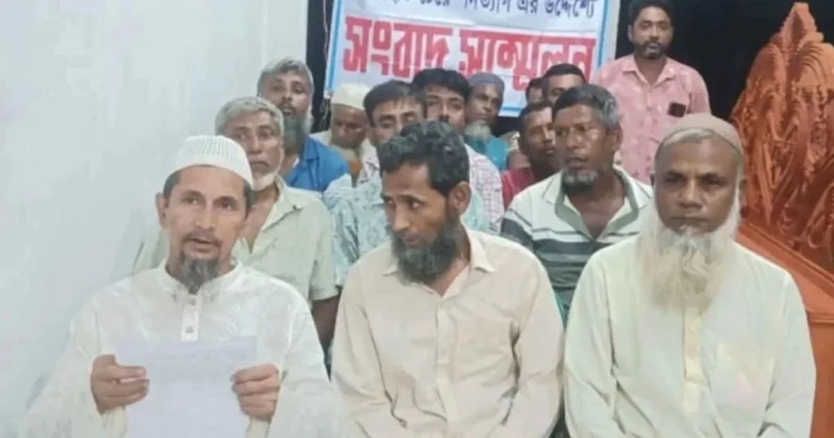 সংবাদ সম্মেলন করে আওয়ামী লীগের ১৫ নেতার পদত্যাগ
