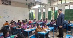 সাড়ে চারশো শিক্ষার্থীর পরীক্ষার ভার একা সামলাচ্ছেন প্রধান শিক্ষক