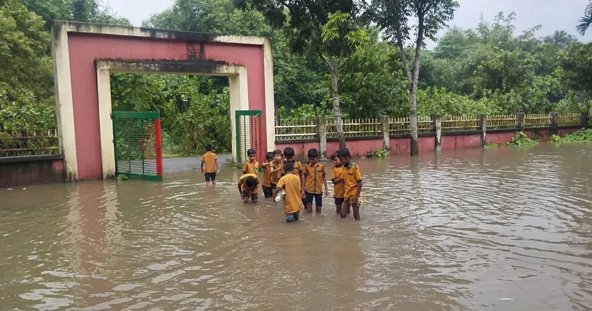 জলাবদ্ধতায় বিপর্যস্ত প্রাথমিক বিদ্যালয়, ৯ বছর ধরে নেই প্রধান শিক্ষক