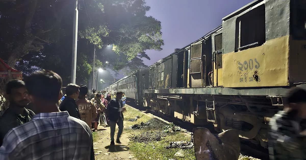 ২ ঘণ্টা পর স্বাভাবিক ঢাকা-ময়মনসিংহ রুটে ট্রেন চলাচল