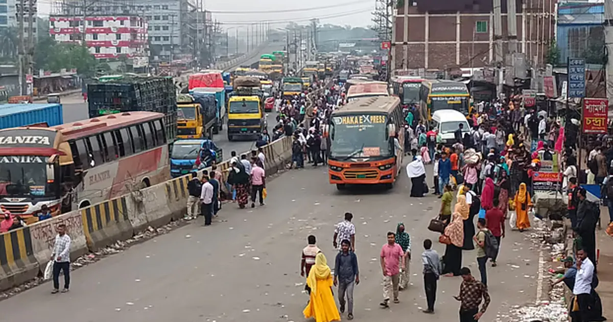 গ্যাস সংকটে বন্ধ শিল্পকারখানা, বাড়ির পথে শত শত শ্রমিক