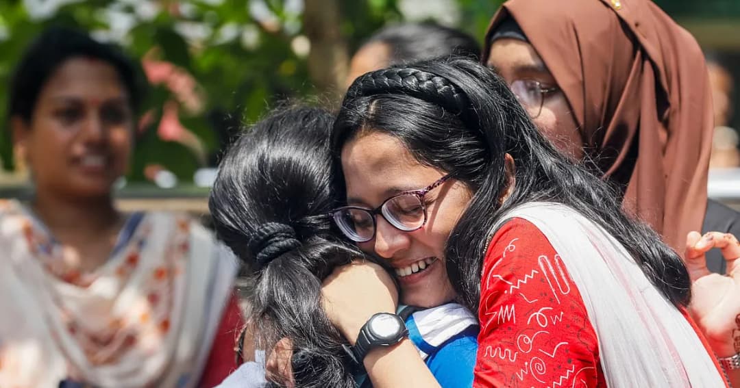 পাসের হারে মেয়েরা এগিয়ে, জিপিএ-৫ বেশি ছেলেদের