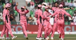 স্তন ক্যানসার সচেতনতায় গোলাপি জার্সিতে পাকিস্তান দল