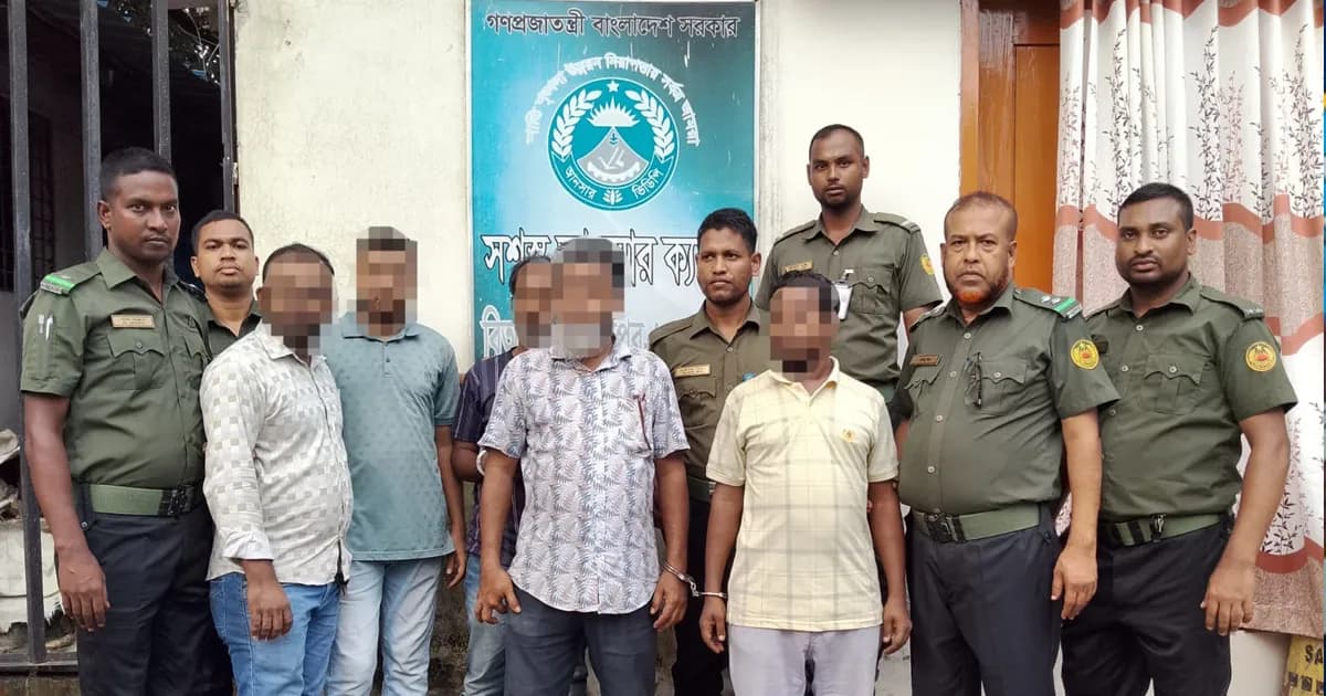 আনসারের অভিযানে বিআরটিএ-তে দালালচক্রের ৫ সদস্য আটক