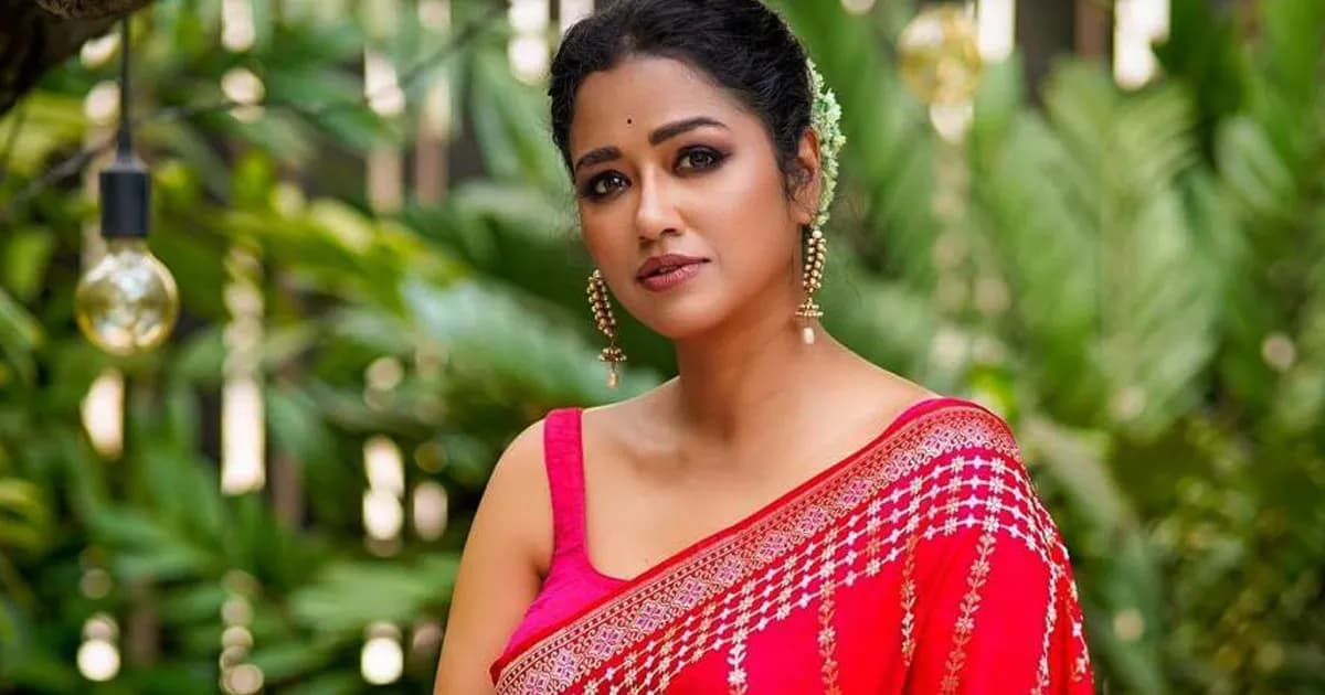 বাংলাদেশি শিল্পীদের কাজ ‘চেটেপুটে খাই’ : সোহিনী সরকার