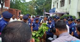 পদোন্নতি পেয়েই বাবার কবর জিয়ারত করলেন অতিরিক্ত আইজিপি রেজাউল করিম
