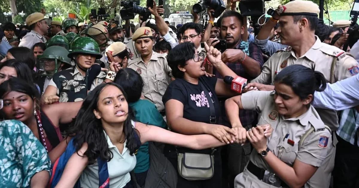 আবারও উত্তাল দিল্লি: ৭০০-এর বেশি আটক, বন্ধ ইন্টারনেট
