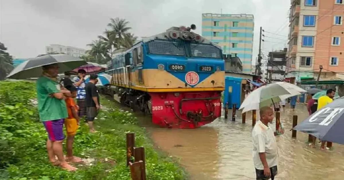 দুই ফুট পানির নিচে রেললাইন, কক্সবাজার রুটে ট্রেন চলাচল বন্ধ