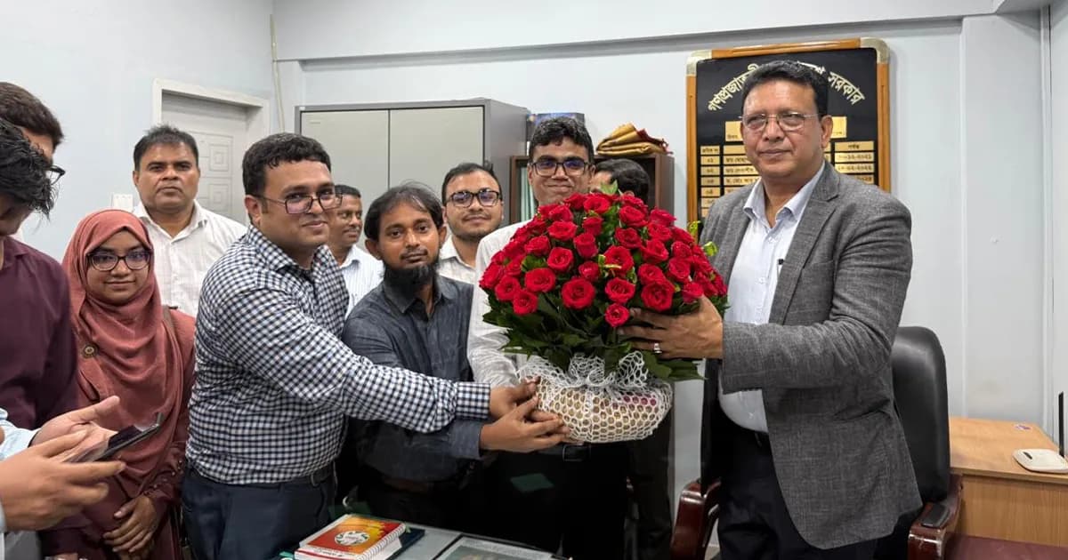 উপজেলা প্রাণিসম্পদ অফিসার পদে পদোন্নতিপ্রাপ্ত ক্যাডার কর্মকর্তাগণের ফুলেল শুভেচ্ছা
