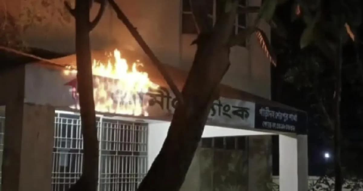 বগুড়ার শেরপুরে গ্রামীণ ব্যাংক শাখায় অগ্নিসংযোগ