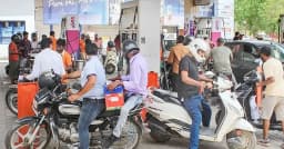 ভারতে ১০ দিনে তৃতীয়বারের মতো বাড়ল জ্বালানি তেলের দাম