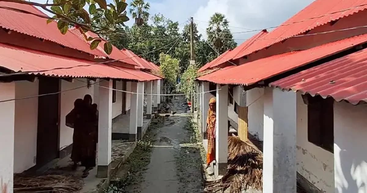 আশ্রয়ণের ঘর ছেড়ে যাচ্ছেন কেন ভূমি ও গৃহহীনরা?