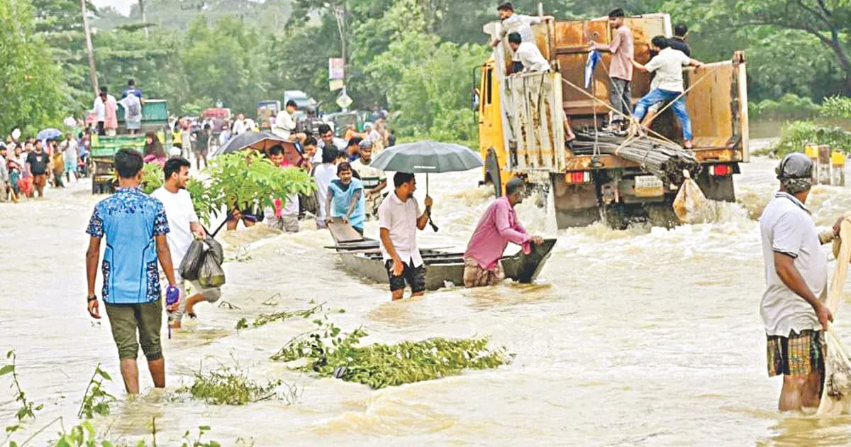 ভারী বৃষ্টি ও পাহাড়ি ঢলে ১২ জেলায় বন্যার শঙ্কা