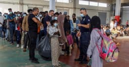 নিজ দেশে ভ্রমণ করলে আশ্রয় মর্যাদা বাতিল করবে গ্রিস