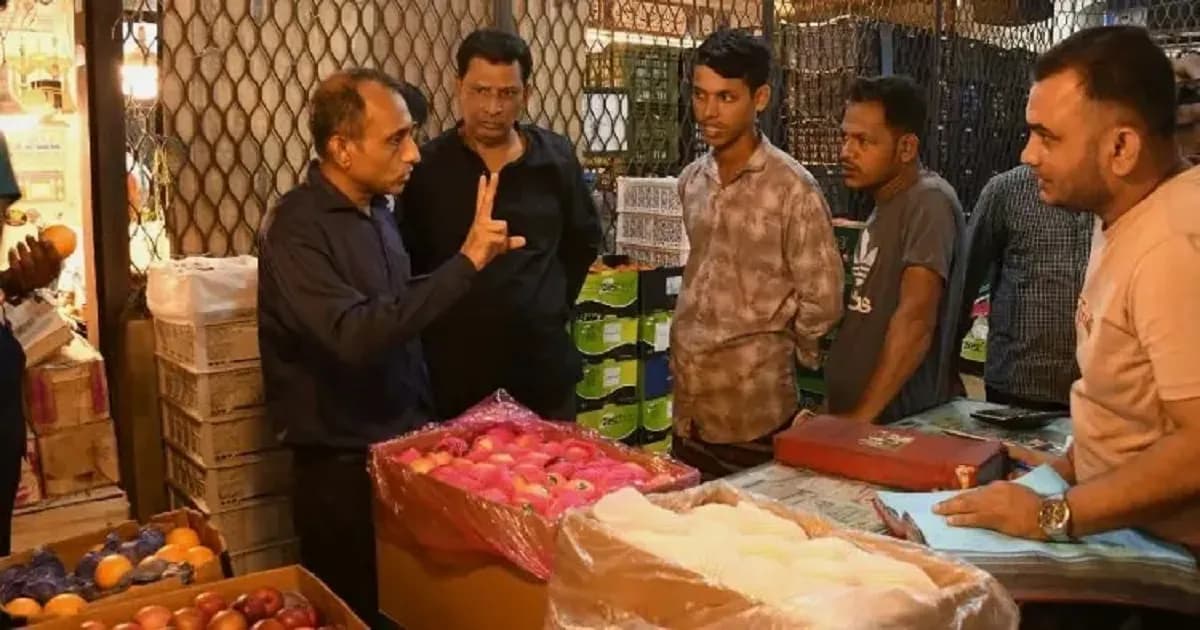 চট্টগ্রামের ফলমণ্ডিতে ভোক্তার অভিযানে ৫ প্রতিষ্ঠানকে জরিমানা