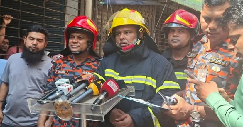 চকবাজারের মনসুর খান প্লাজায় আগুনে বেশি ক্ষতিগ্রস্ত ছয়তলা