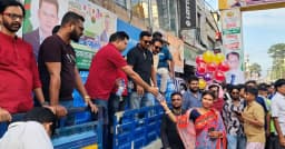 পূজা দেখতে আসা মানুষের জন্য সরফরাজের ব্যতিক্রমী আয়োজন
