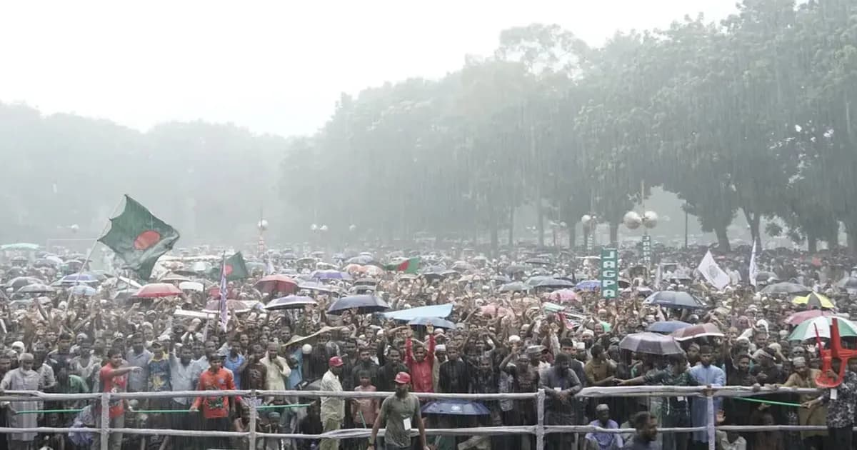 বৃষ্টি উপেক্ষা করে ১১ দলীয় ঐক্যের সমাবেশে নেতাকর্মীদের ঢল