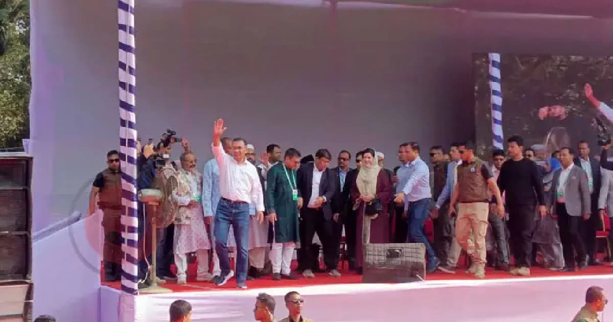 সিলেটে বিএনপির নির্বাচনি জনসভায় মঞ্চে তারেক রহমান