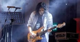 সংসদ ভবনের সামনে শপথের রাতে পারফর্ম করবেন জেমস