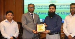 ‘ক্লিন সানডে’ কার্যক্রমে অবদান, ডিসির পুরস্কার পেলেন ইউএনও