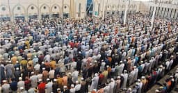 প্রথম তারাবিতে বায়তুল মোকাররমে মুসল্লিদের উপচে পড়া ভিড়