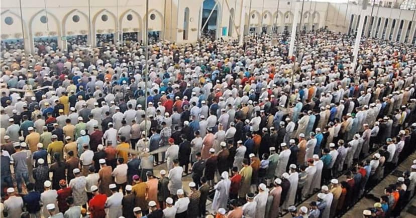 প্রথম তারাবিতে বায়তুল মোকাররমে মুসল্লিদের উপচে পড়া ভিড়