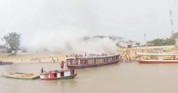 সুনামগঞ্জের টাঙ্গুয়ার হাওরে পর্যটকবাহী হাউজবোটে আগুন