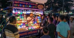 ধুনটের অলিগলিতে ‘আলোর ফেরিওয়ালা’