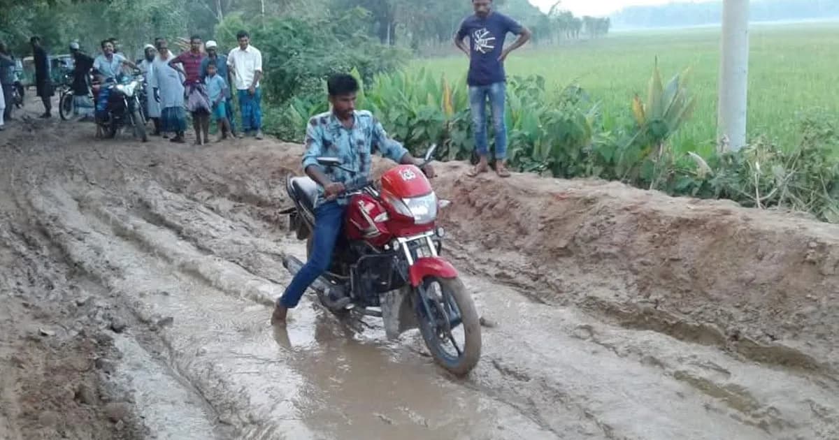 কর্দমাক্ত সড়কে দুর্ভোগে রেমা-কালেঙ্গাবাসী, দ্রুত সংস্কারের দাবি