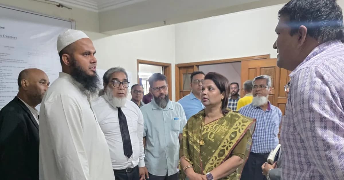 হঠাৎ রাজস্ব সার্কেলে ডিসি ফরিদা, শুনলেন ভুক্তভোগীদের অভিযোগ