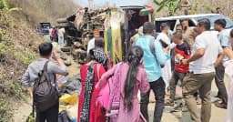 রাঙামাটিতে পোশাকশ্রমিকবাহী বাস উল্টে আহত ১৫, চালক পলাতক