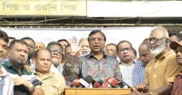 নিউ মার্কেটের ফুটপাত দখলমুক্ত করে গাছ লাগালো ডিএসসিসি