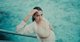 সমুদ্রের বুকে মিমের ছুটি, নেটদুনিয়ায় মুগ্ধতার ঝড়