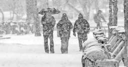 ভয়াবহ ঝড়ে বিপর্যস্ত যুক্তরাষ্ট্র, বিদ্যুৎহীন ১০ লাখের বেশি পরিবার