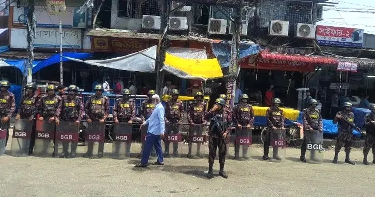 পরীক্ষার্থীদের কর্মসূচিকে ঘিরে নীলক্ষেত-সায়েন্সল্যাবে নিরাপত্তা জোরদার