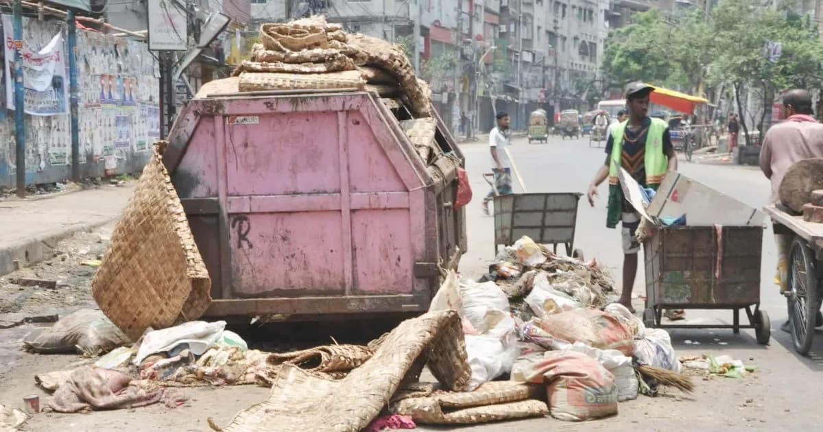 ২০ ঘণ্টা পেরিয়েও রাজধানীতে পুরোপুরি সরেনি কোরবানির বর্জ্য