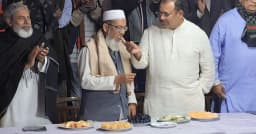 পরাজিত জামায়াত প্রার্থীর বাসায় মিষ্টি নিয়ে হাজির বিজয়ী বিএনপি প্রার্থী কিরন