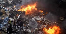 যুদ্ধবিরতির মাঝেই লেবাননে ইসরায়েলি হামলা, হরমুজ প্রণালি বন্ধ