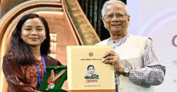 রোকেয়া পদক হাতে পেয়ে যা বললেন ফুটবলার ঋতুপর্ণা চাকমা