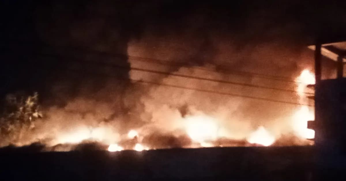 শ্রীপুরে ঝুট গুদামে আগুন, কোটি টাকার মালামাল পুড়ে ছাই